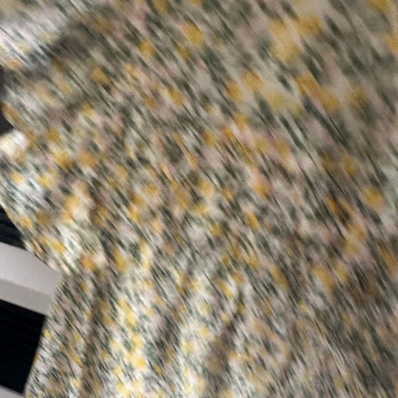 Xirena Bex Floral Ruffle Sleeve Top - Picture 4 of 6